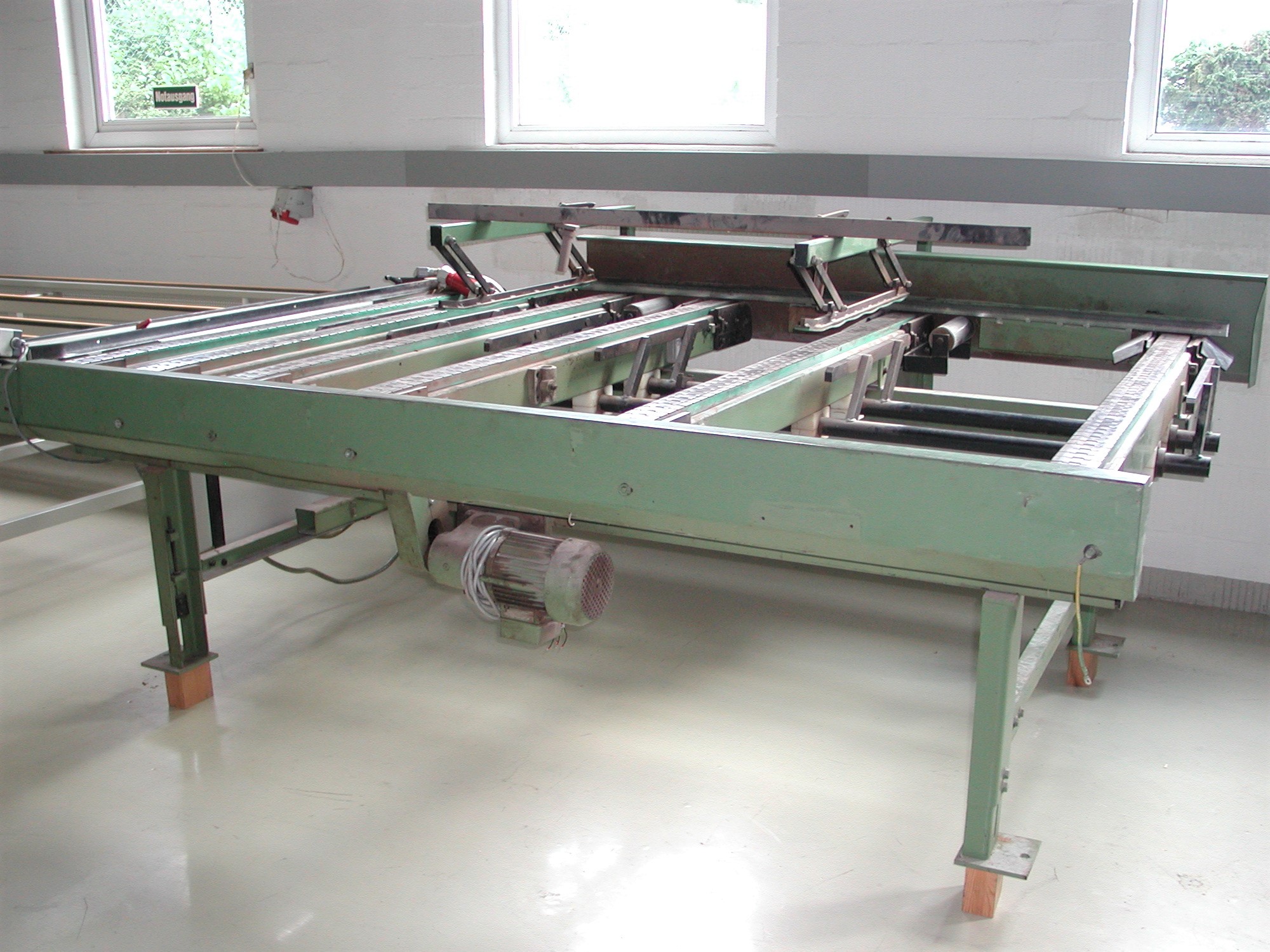 WEINIG HIGH-MECH infeed flat chain cross conveyor
